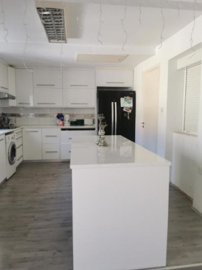 PERFECT CENTER LOCATION 2 BEDROOM